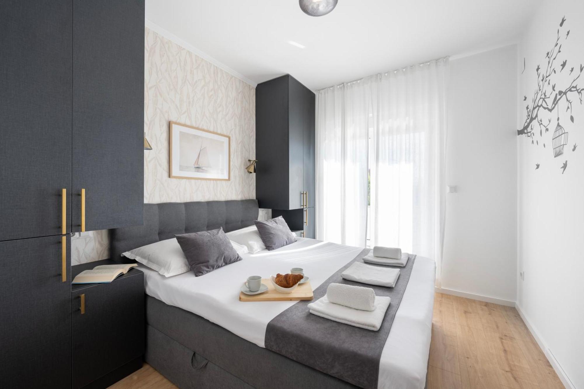 Aquarius Apartments - Beachside With Heated Pool Водице Экстерьер фото