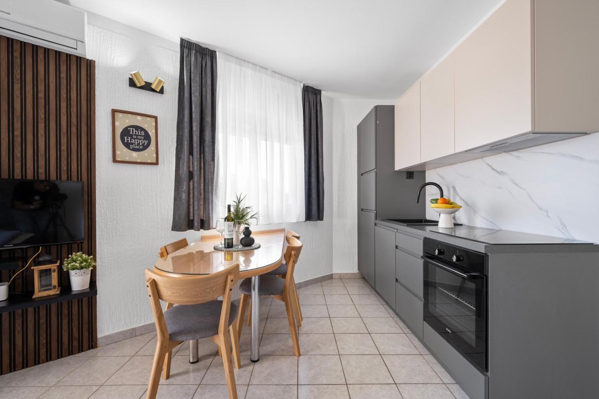 Aquarius Apartments - Beachside With Heated Pool Водице Номер фото