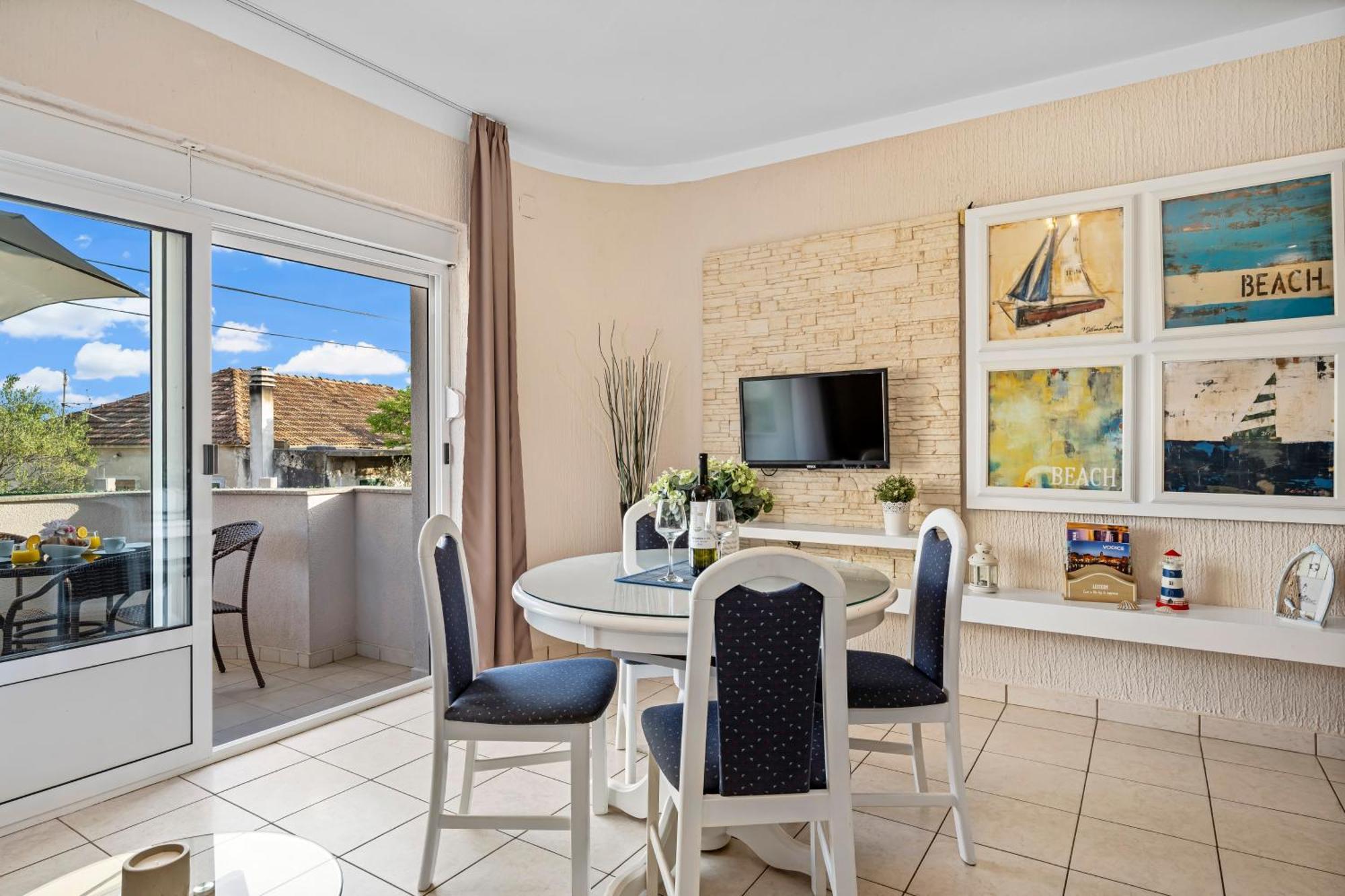 Aquarius Apartments - Beachside With Heated Pool Водице Номер фото