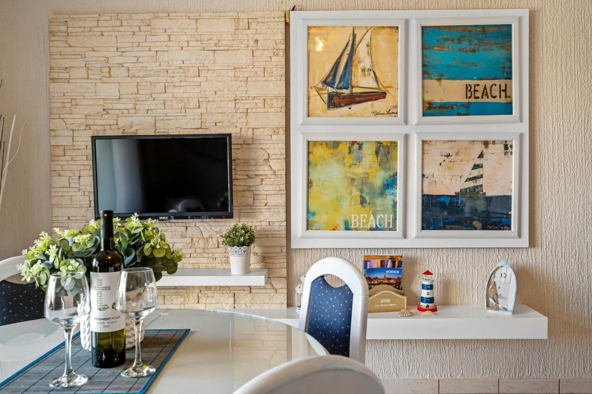 Aquarius Apartments - Beachside With Heated Pool Водице Экстерьер фото