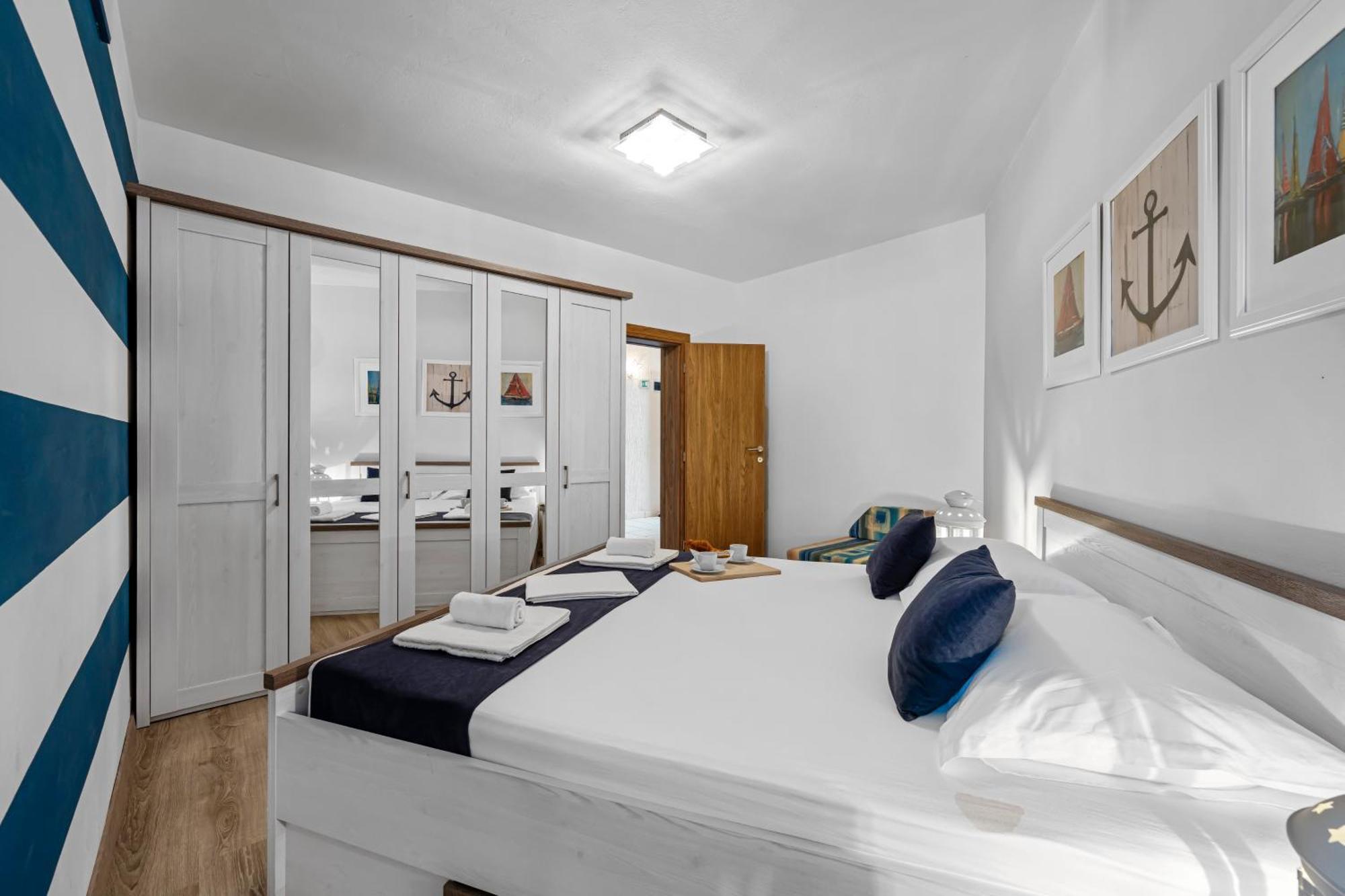 Aquarius Apartments - Beachside With Heated Pool Водице Номер фото
