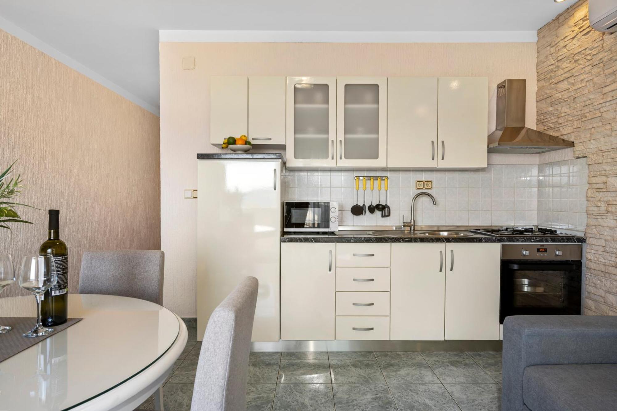 Aquarius Apartments - Beachside With Heated Pool Водице Номер фото