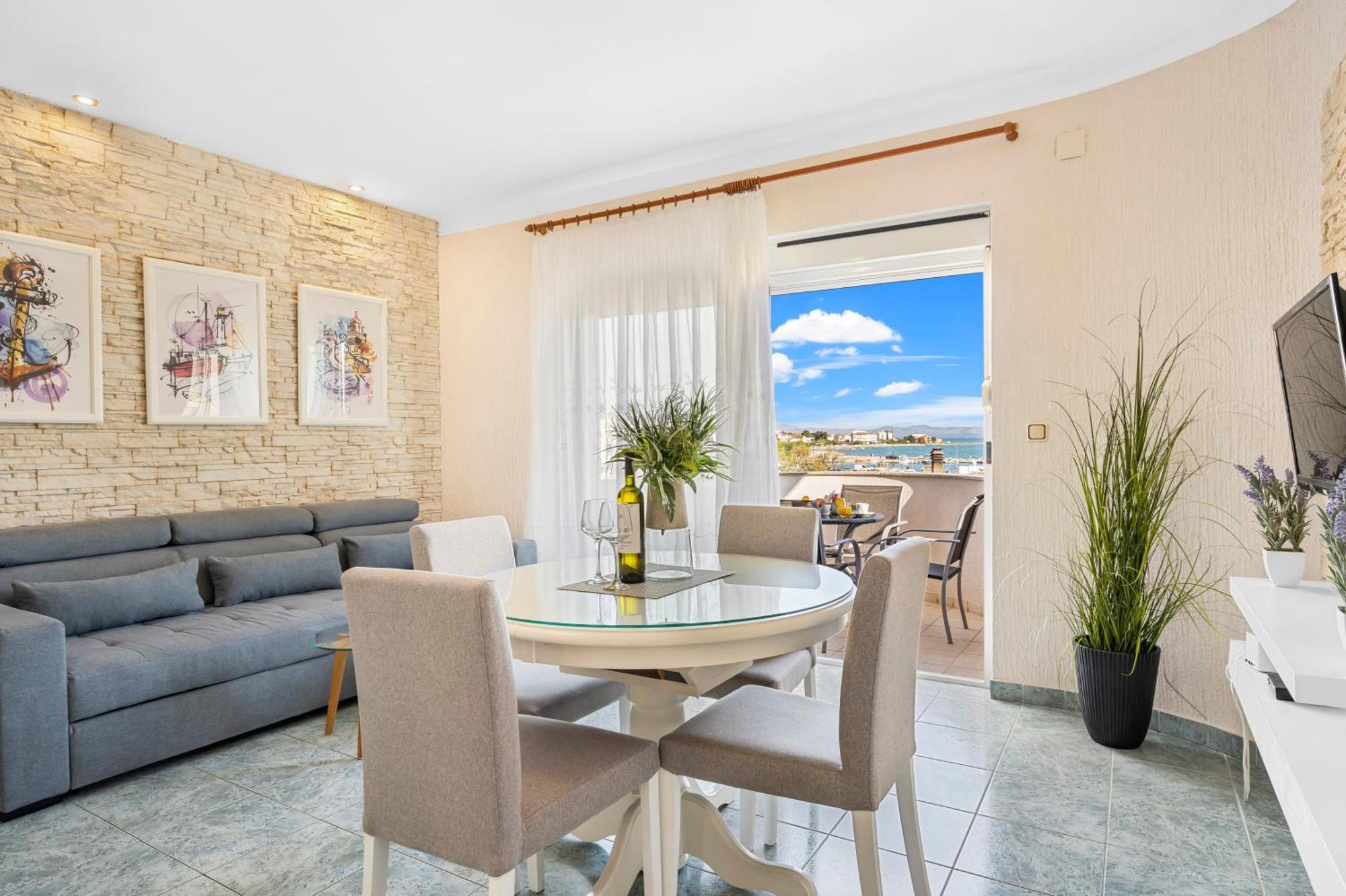 Aquarius Apartments - Beachside With Heated Pool Водице Экстерьер фото