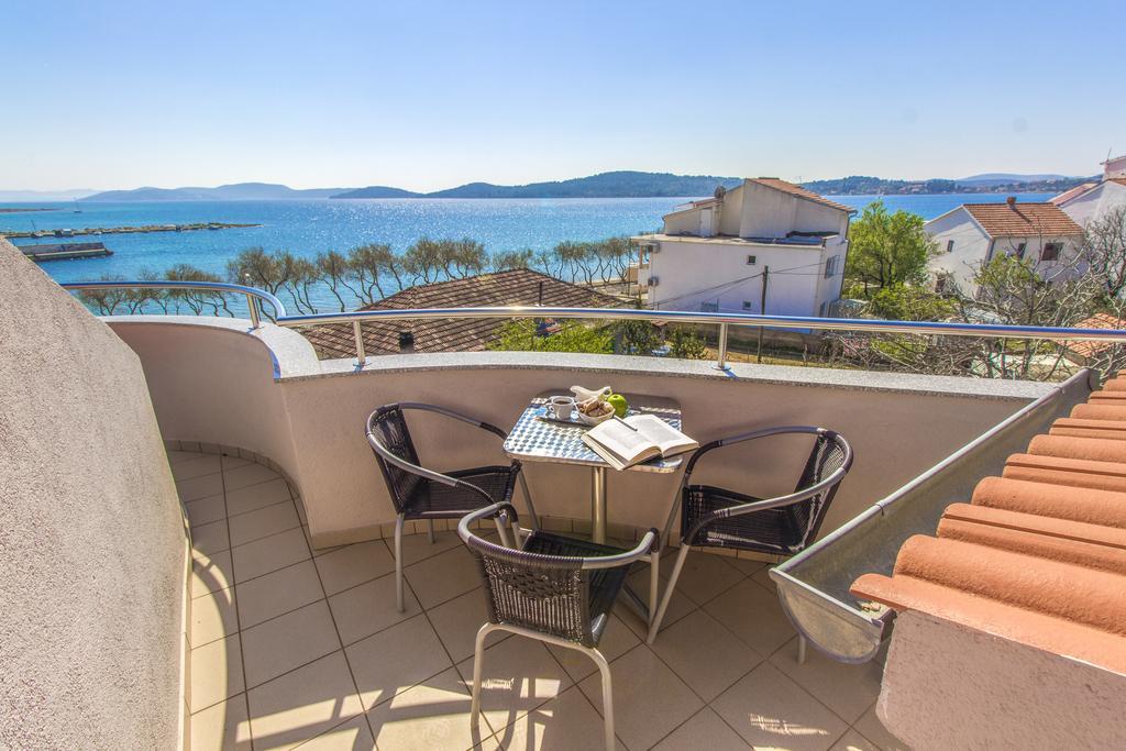 Aquarius Apartments - Beachside With Heated Pool Водице Экстерьер фото