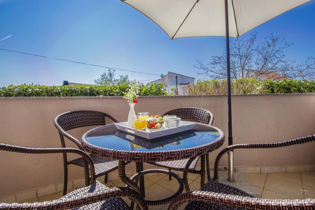 Aquarius Apartments - Beachside With Heated Pool Водице Экстерьер фото