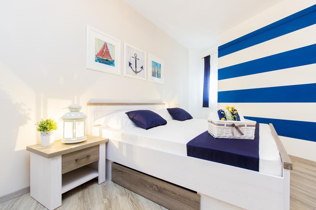 Aquarius Apartments - Beachside With Heated Pool Водице Экстерьер фото